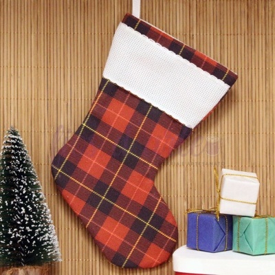 Bota/ Meia de Natal em tecido para bordar ponto cruz #16 (Fios d'arte)