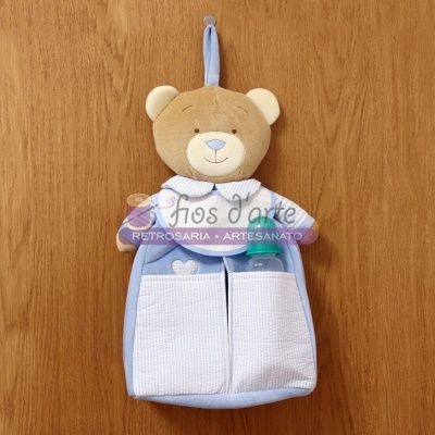 Porta-fraldas Ursinho com dois bolsos e babete para bordar ponto cruz