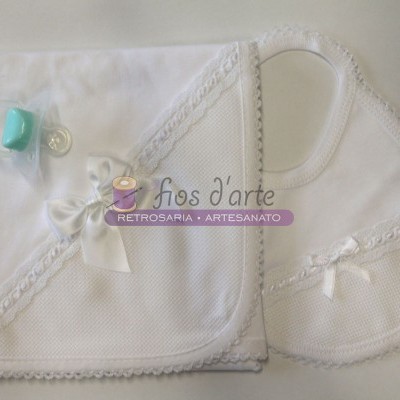 Conjunto Babete e Fralda para bordar ponto cruz