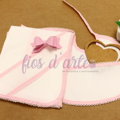 Conjunto Babete e Fralda para bordar ponto cruz