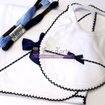 Conjunto Babete e Fralda para bordar ponto cruz