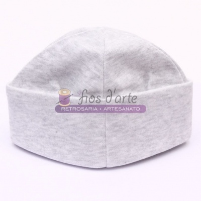 Gorro cinza claro em fundo branco com marca d'água 'fios d'arte'