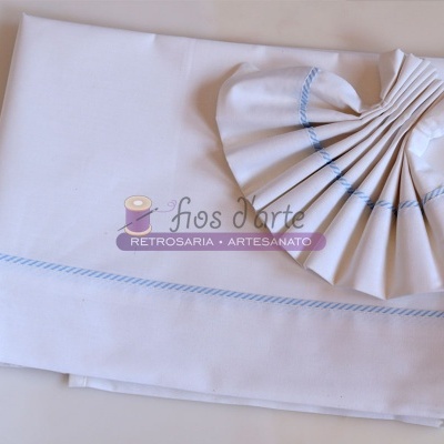 Jogo de cama para bebé com aplicação para pintar/bordar