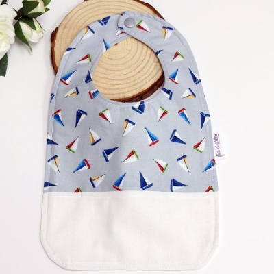 Babete com turco plastificado - barquinhos (Fios d'arte)