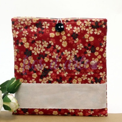 Bolsa Multiusos estampada com quadrilé para bordar ponto cruz (19x19,50cms) - vermelho com florzinhas Bolsa Multiusos estampada com quadrilé para bordar ponto cruz (19x19,50cms) - vermelho com florzinhas