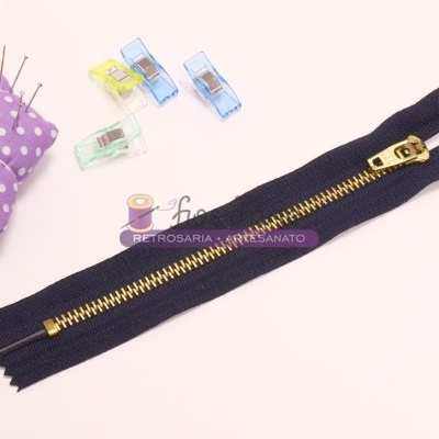 Fecho de correr malha 5mm, cremalheira metálica (16cms) Fecho de correr malha 5mm, cremalheira metálica (16cms)