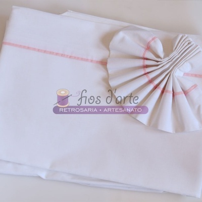 Jogo de cama para bebé com aplicação para pintar/bordar