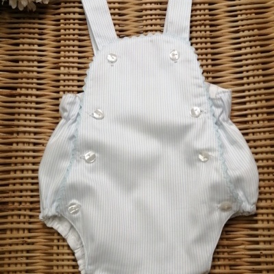 TAPA FRALDAS PEITILHO RISCAS  AZUL