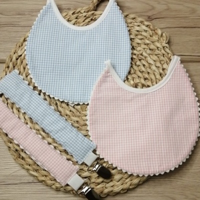 CONJUNTO BABETE E TIRA CHUCHA QUADRADINHOS