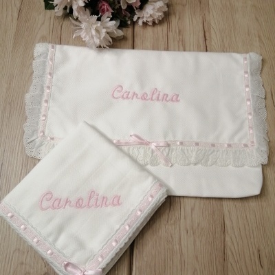 CONJUNTO BOLSA MATERNIDADE E FRALDA BORDADA