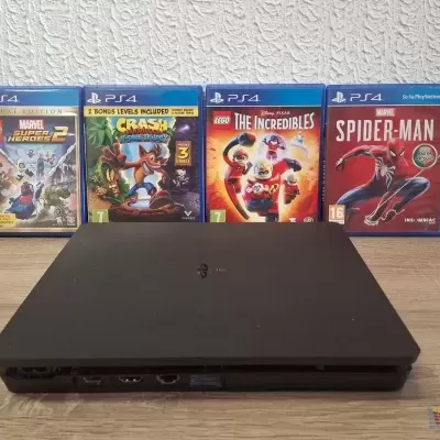 Consola PS4 preta com jogos LEGO The Incredibles, Crash Bandicoot N. Sane Trilogy, The Incredibles 2 e Spider-Man