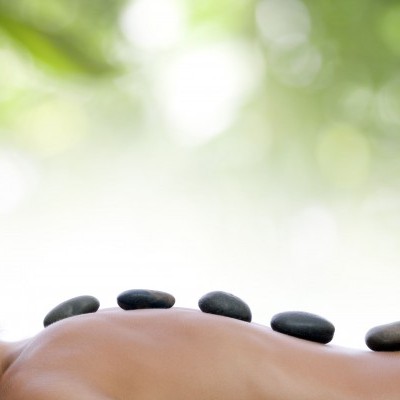 Massagem de Pedras Vulcânicas