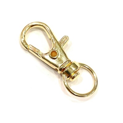 Mosquetão dourado em metal com aro circular