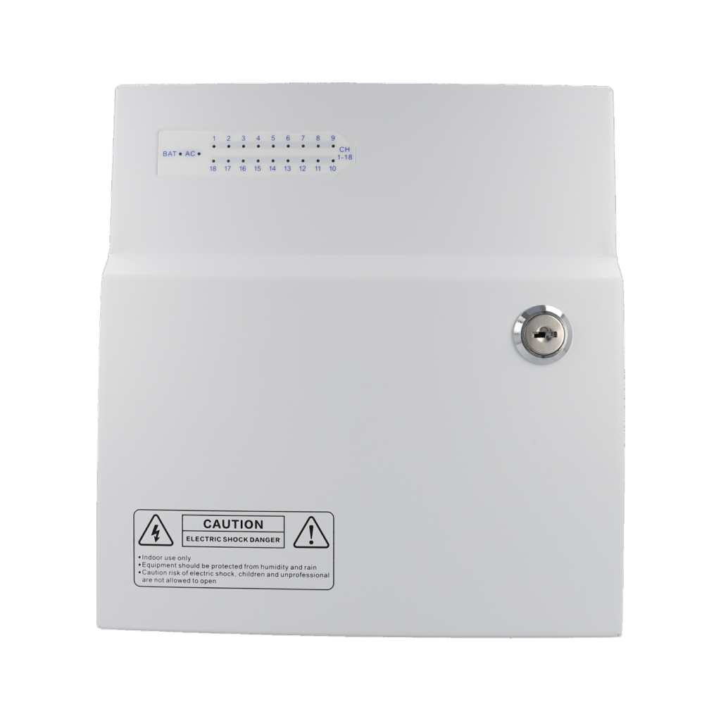 Caixa elétrica metálica branca com aviso de perigo e fechadura de segurança