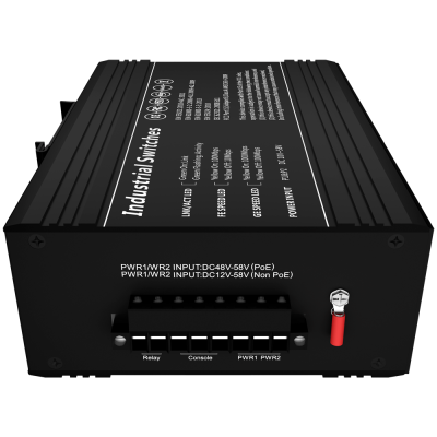 Switch industrial preto com caixas metálicas e etiquetas técnicas