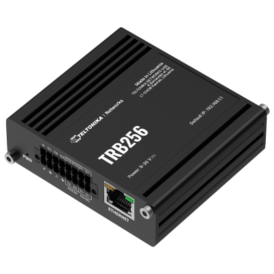 Dispositivo Teltonika TRB256 preto com portas e texto impresso
