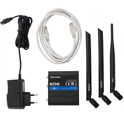 Router Teltonika RUT240 com três antenas, cabo Ethernet branco e adaptador de energia preto