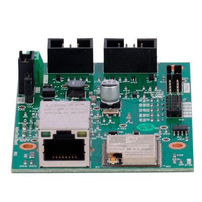 Placa de circuito verde com conectores RJ45 e componentes eletrónicos em fundo branco