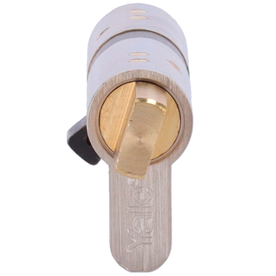 Cilindro de fechadura metálico com botão dourado e inscrição Yale