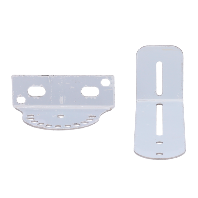 Peças metálicas brancas com furos para montagem