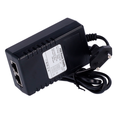 Adaptador preto PoE Power Supply com duas portas RJ45 e ficha de tomada