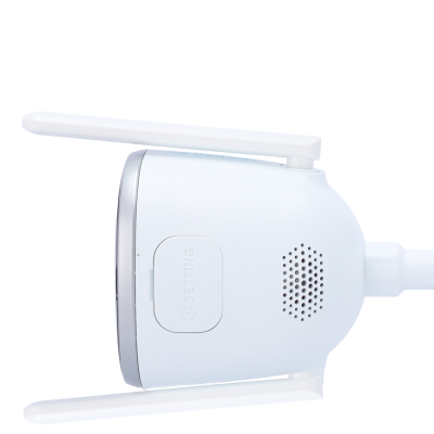 Câmara de vigilância branca com antenas e texto SETTING