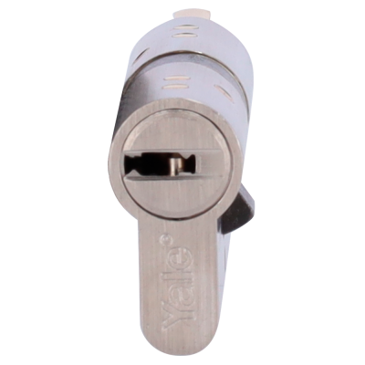 Cilindro de fechadura metálico prateado com gravação YALE