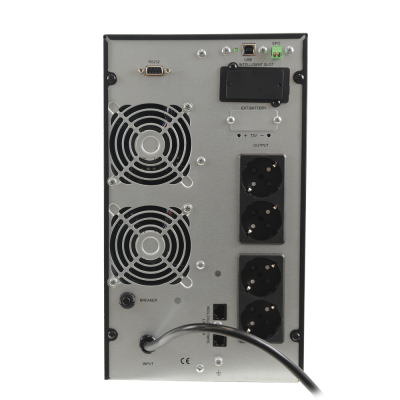 Dispositivo eletrónico com ventoinhas, tomadas, portas USB e RS232, e etiquetas diversas