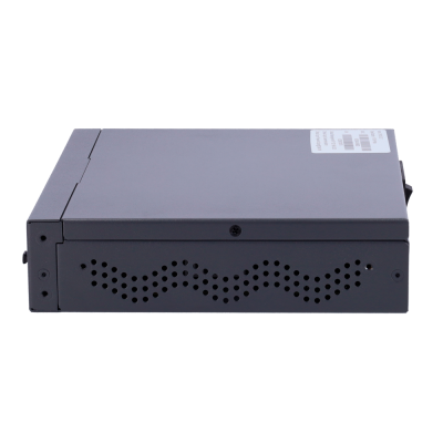 Dispositivo eletrónico cinzento escuro com orifícios de ventilação e etiqueta branca