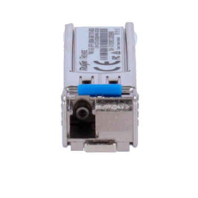 Módulo SFP de fibra óptica metálico prateado com botão azul e etiqueta branca.
