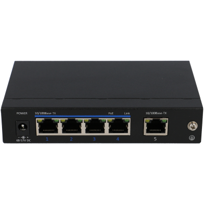 Dispositivo de rede preto com cinco portas Ethernet etiquetadas