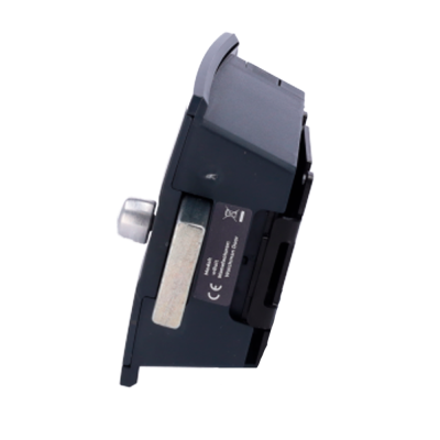 Dispositivo eletrônico preto e cinza com etiqueta