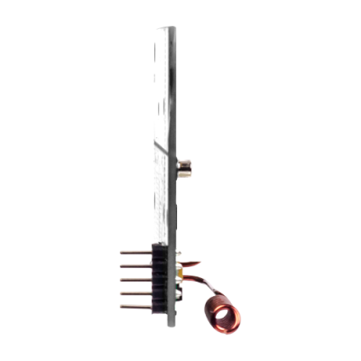 Placa eletrónica vista de lado com conetores e bobina vermelha