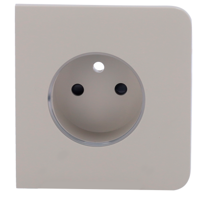 Tomada elétrica de parede branca com dois orifícios e buraco de aterramento