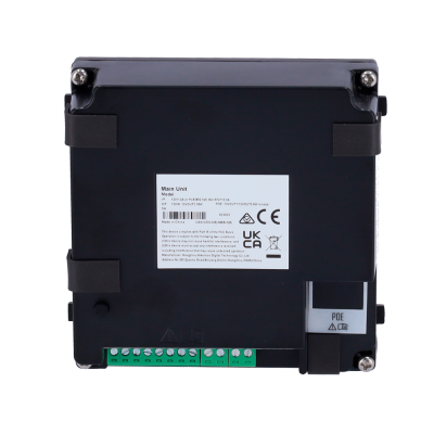 Dispositivo eletrônico preto com etiqueta branca e conectores verdes