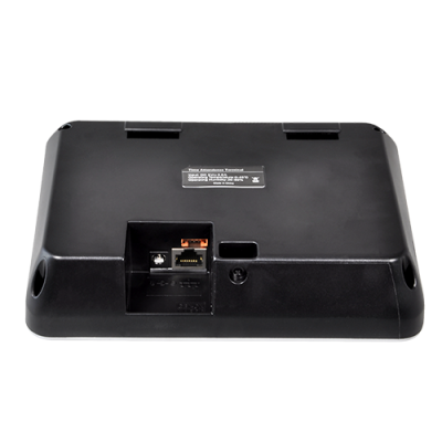 Roteador preto com portas Ethernet, USB e etiqueta técnica.