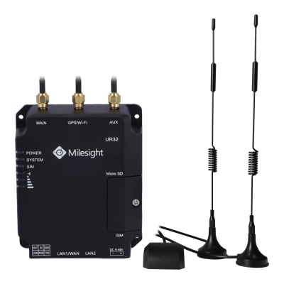 Dispositivo eletrónico Milesight UR32 preto com três antenas douradas, várias portas e indicadores, duas antenas separadas e adaptador de energia