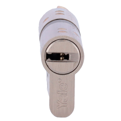 Cilindro de fechadura metálico prateado com texto YALE