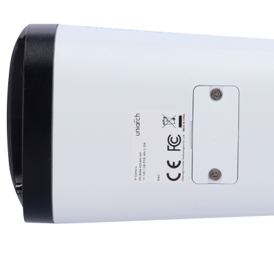 Câmara IP branca e preta com etiqueta de informações e acesso para Reset e MicroSD