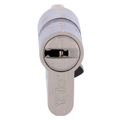 Cilindro de fechadura metálico prateado com gravação Yale