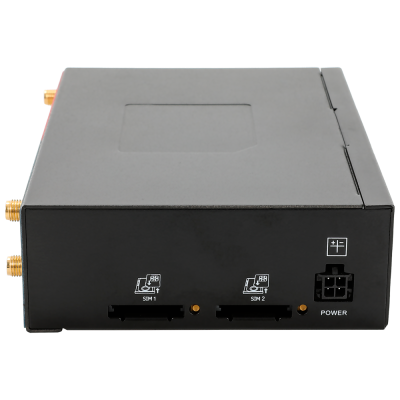 Dispositivo eletrônico preto com ranhuras para cartões SIM e conector de alimentação