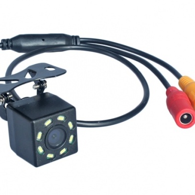 Câmara de vigilância preta com LEDs e três conectores coloridos