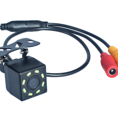 Câmara de vigilância preta com LEDs e conectores RCA