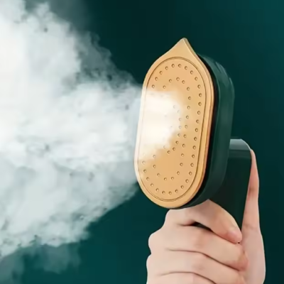 Mini Ferro Elétrico Portátil 2 em 1 Seco e a Vapor Compacto Leve Ideal Viagens Passa Roupas