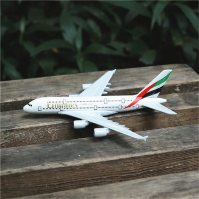 Modelo Miniatura Avião Airbus A380 companhia aérea Emirates Airlines