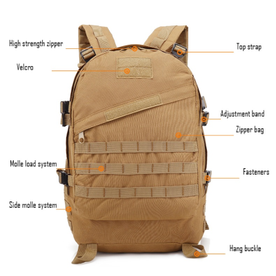 Mochila bege com sistema Molle e várias correias ajustáveis