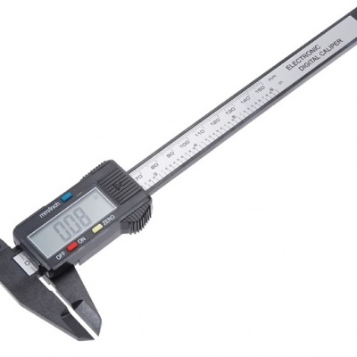 Calibrador digital preto e prateado com display numérico