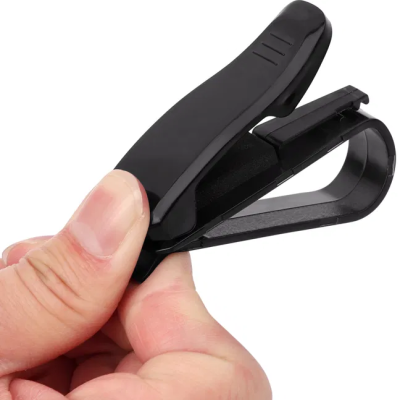 prendedor de microfone preto em plástico fosco