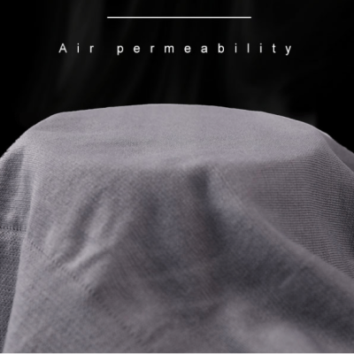 Tecido cinzento com textura e texto 'Air permeability' sobre fundo preto
