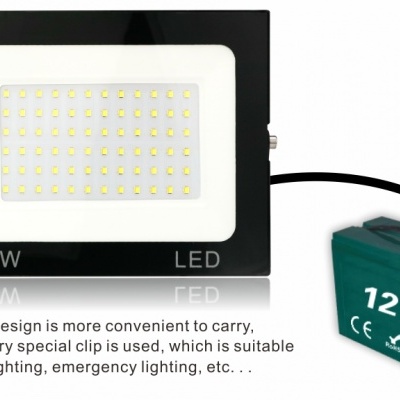 Projetor LED preto com painel de luz branca e bateria verde 12V